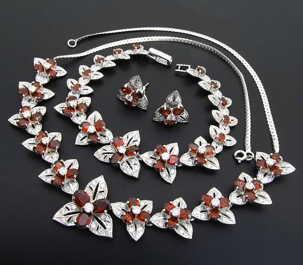 Комплект с мозамбикскими гранатами