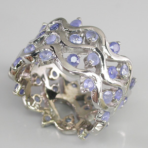 Интересное кольцо с синими сапфирами