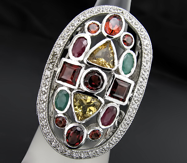 Крупное кольцо с гранатами, цитринами, изумрудами и сапфирами