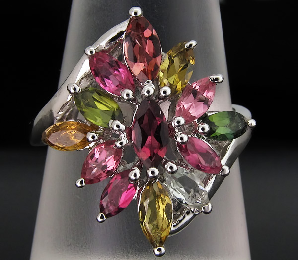 Замечательное кольцо с разноцветными турмалинами