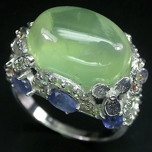 Великолепное кольцо с пренитом и разноцветными сапфирами