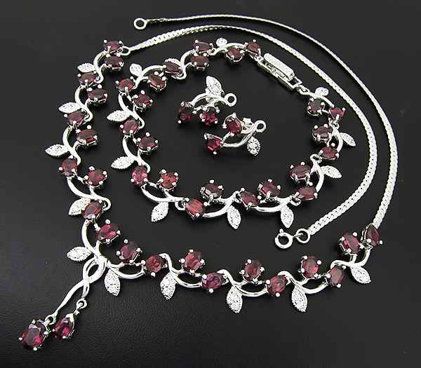 Прелестный комплект с родолитами