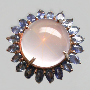 Крупное кольцо с розовым кварцем и сапфирами