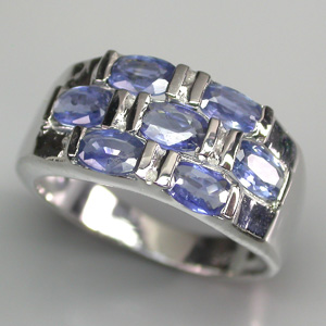 Стильное кольцо с синими сапфирами