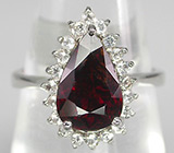 Элегантное кольцо с гранатом и топазами Серебро 925