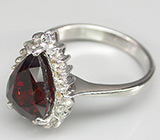 Элегантное кольцо с гранатом и топазами Серебро 925
