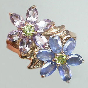 Кольцо из коллекции "Mia" с аметистами, сапфирами и перидотами