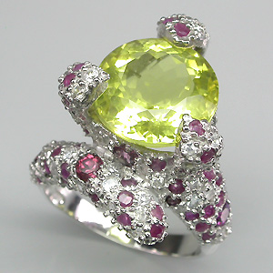 Высокое кольцо с цитрином, родолитами, сапфирами и бесцветными цирконами