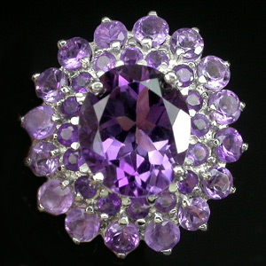 Замечательное кольцо с аметистами