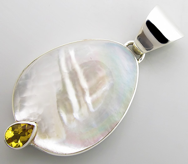Кулон с перламутром и цитрином