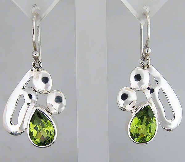 Серьги с каплями перидотов