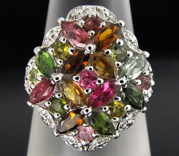 Замечательное кольцо с разноцветными турмалинами