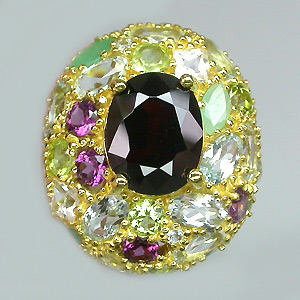 Кольцо из коллекции "Mia" со спессартином и родолитами гранатами, изумрудами, топазами и перидотами