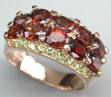 Кольцо из коллекции "Mia" с яркими гранатами и перидотами Серебро 925