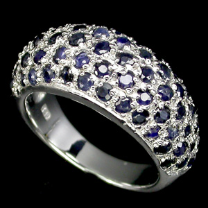 Кольцо с насыщенно-синими сапфирами