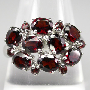 Эффектное кольцо с гранатами