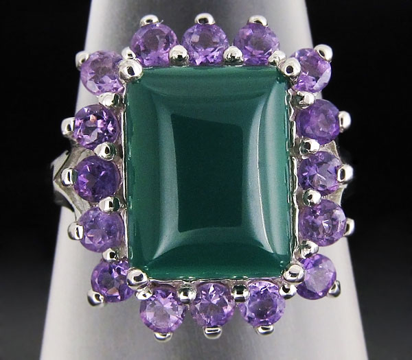 Кольцо с зеленым агатом и аметистами