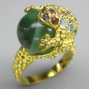 Скульптурное кольцо с флюоритом, аметистами, сапфирами и топазами