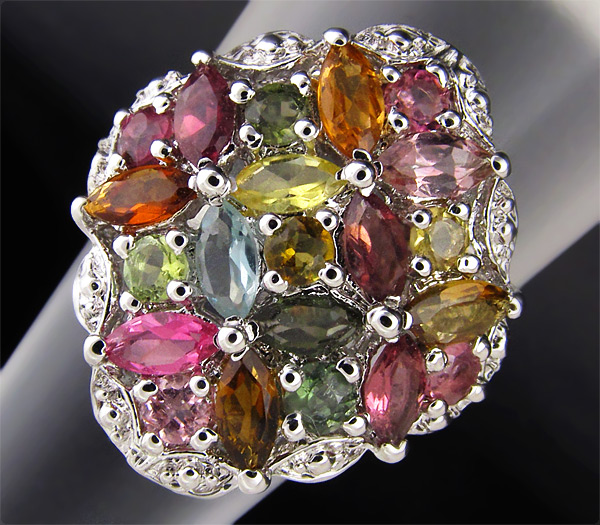 Замечательное кольцо с разноцветными турмалинами