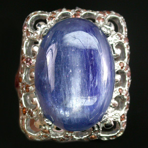 Кольцо с кианитом и мозамбикскими гранатами