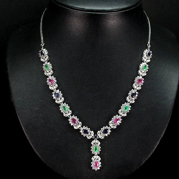 Превосходное колье с сапфирами и изумрудами