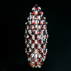 Роскошное крупное кольцо с гранатами