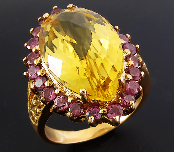 Кольцо из коллекции "Mia" с роскошным золотистым цитрином и родолитами
