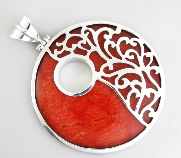 КРУПНЫЙ кулон с кораллом