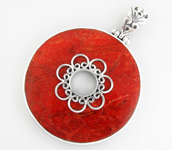 Крупный кулон с кораллом