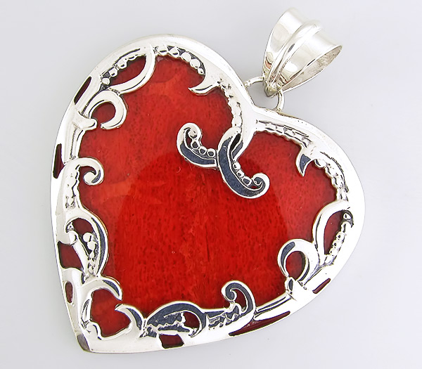 Кулон-сердце с кораллом