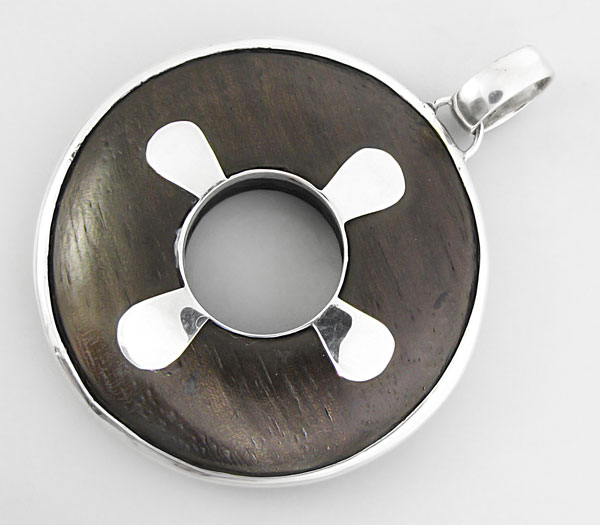 Кулон с черным деревом Sono