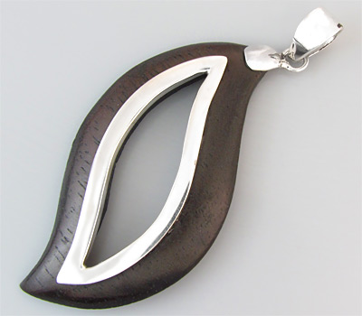 Кулон с черным деревом Sono