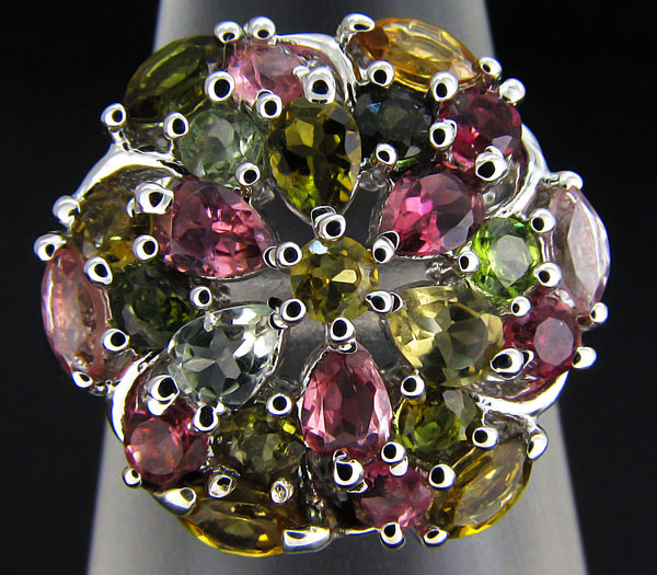Замечательное кольцо с разноцветными турмалинами