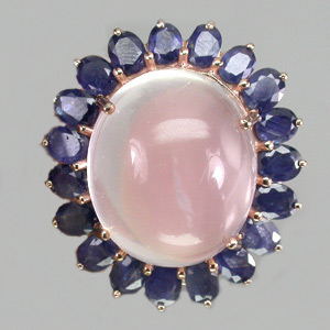 Крупное кольцо с розовым кварцем и синими сапфирами