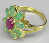 Кольцо-цветок из коллекции "Mia" с рубином и изумрудами Серебро 925