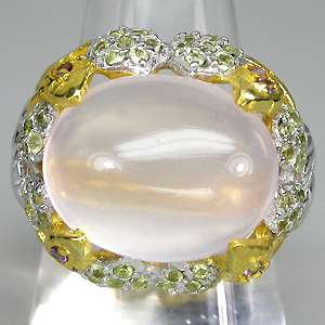 Замечательное кольцо с розовым кварцем, перидотами и аметистами