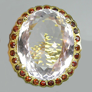 Крупное кольцо с розовым кварцем и гранатами