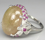 Кольцо с крупным кабошоном сапфира в обрамлении пурпурных сапфиров Серебро 925