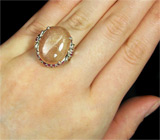 Кольцо с крупным кабошоном сапфира в обрамлении пурпурных сапфиров Серебро 925