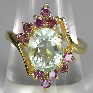 Кольцо из коллекции "Mia" с зеленым аметистом и родолитами гранатами