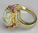 Кольцо из коллекции "Mia" с зеленым аметистом и родолитами гранатами Серебро 925