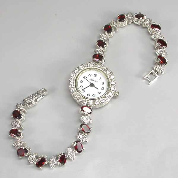 Часы на гранатовом браслете