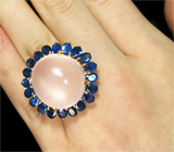 Кольцо с крупным кабошоном розового кварца и синими сапфирами Серебро 925