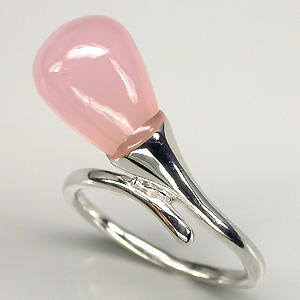 Элегантное кольцо с розовым кварцем