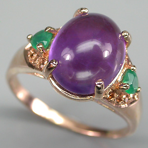 Кольцо из коллекции "Mia" с кабошоном аметиста, зелеными агатами и гранатами