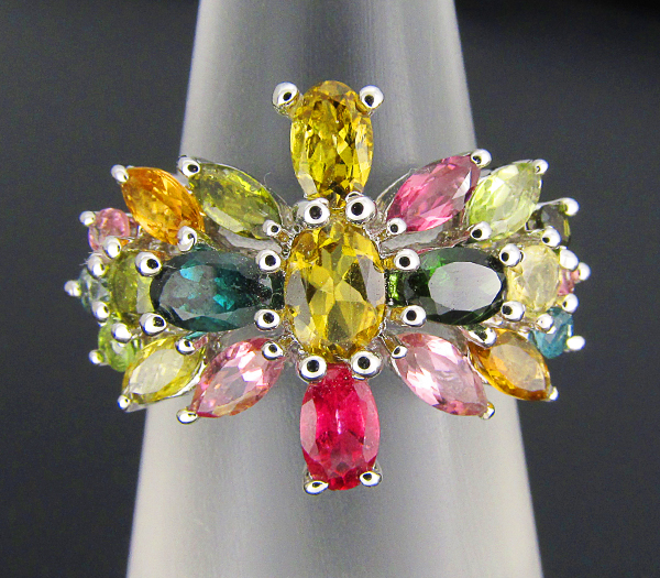 Прелестное кольцо с разноцветными турмалинами