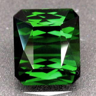 Чистейший зеленый турмалин 4,66 карат