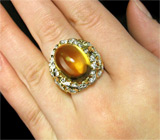Кольцо с крупным кабошоном золотистого цитрина и бриллиантами Золото