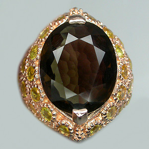 Крупное кольцо с дымчатым топазом и сапфирами