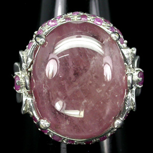 Замечательное кольцо с крупным сапфиром кабошоном